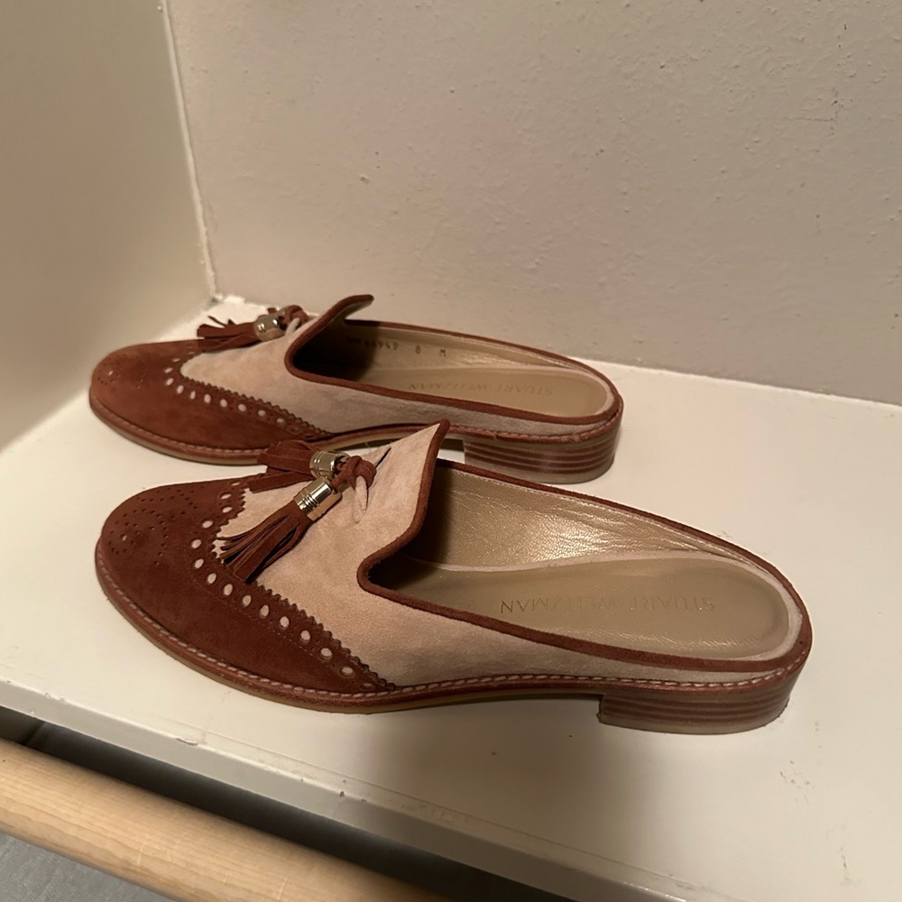 Two-toned suede wing tip mules with tassle